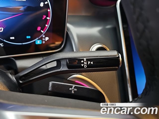 Mercedes-Benz GLC-Class 2025 — photo 9