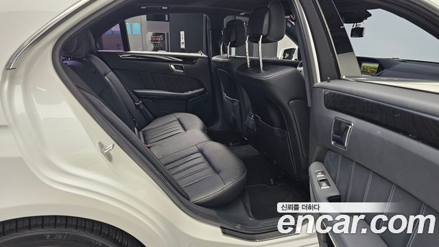 Mercedes-Benz E-Class 2016 — photo 11