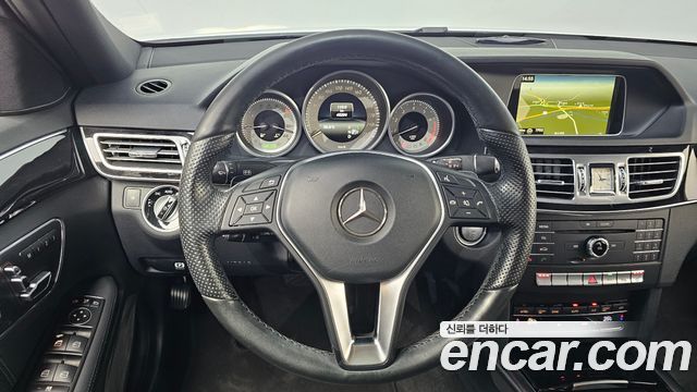 Mercedes-Benz E-Class 2016 — photo 13