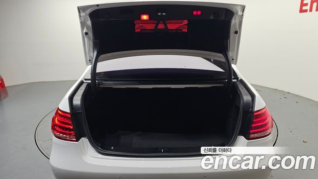 Mercedes-Benz E-Class 2016 — photo 18
