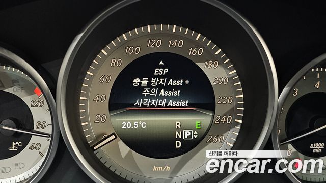 Mercedes-Benz E-Class 2016 — photo 20