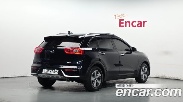 Kia Niro 2018 — photo 2