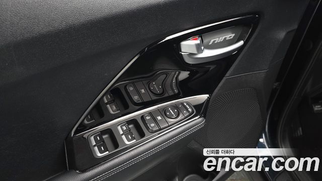 Kia Niro 2018 — photo 29