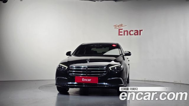 Mercedes-Benz E-Class 2023 — photo 3