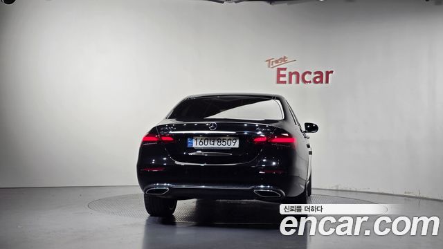 Mercedes-Benz E-Class 2023 — photo 4