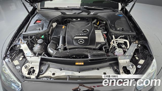 Mercedes-Benz E-Class 2023 — photo 6
