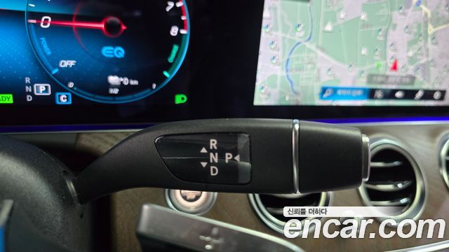 Mercedes-Benz E-Class 2023 — photo 12