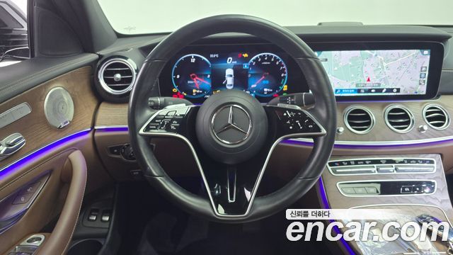 Mercedes-Benz E-Class 2023 — photo 19
