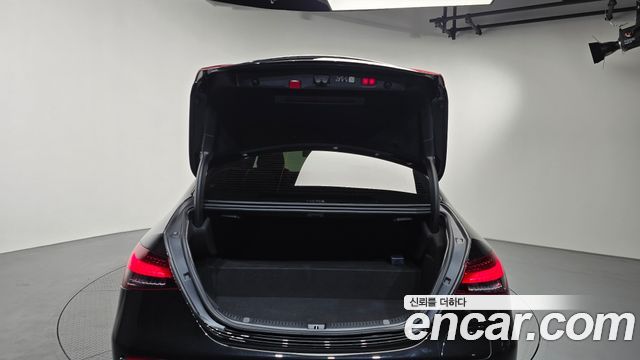 Mercedes-Benz E-Class 2023 — photo 24
