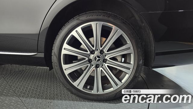 Mercedes-Benz E-Class 2023 — photo 7