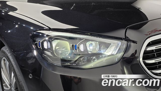 Mercedes-Benz E-Class 2023 — photo 8