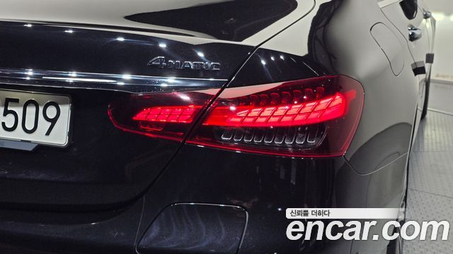 Mercedes-Benz E-Class 2023 — photo 9