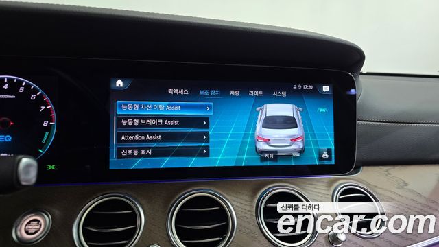 Mercedes-Benz E-Class 2023 — photo 35