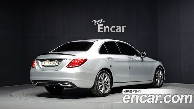 Mercedes-Benz C-Class 2018 — photo 2