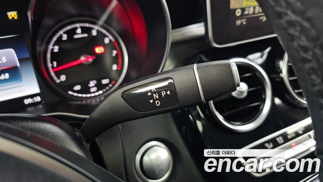Mercedes-Benz C-Class 2018 — photo 9
