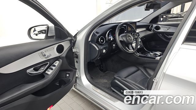 Mercedes-Benz C-Class 2018 — photo 10