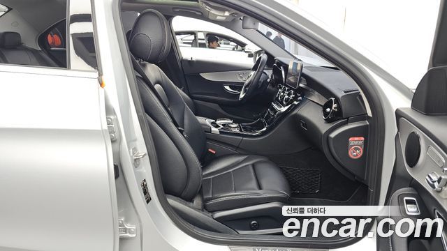 Mercedes-Benz C-Class 2018 — photo 11