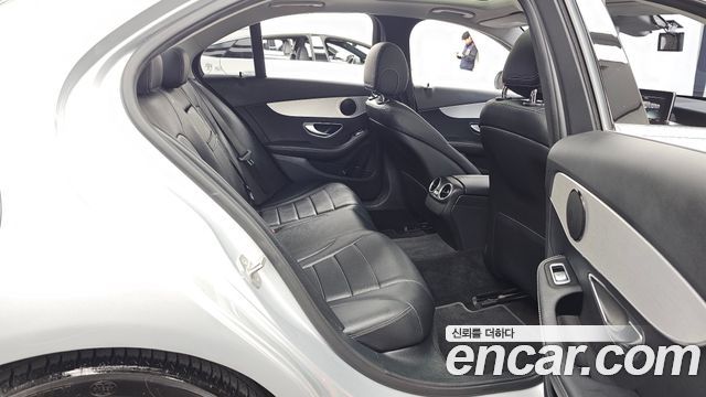 Mercedes-Benz C-Class 2018 — photo 12