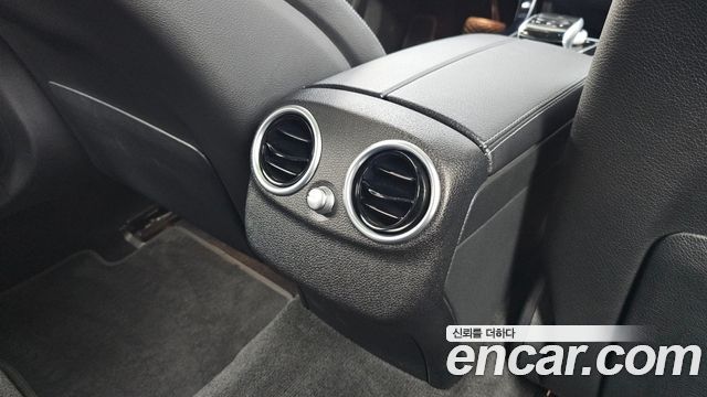 Mercedes-Benz C-Class 2018 — photo 19