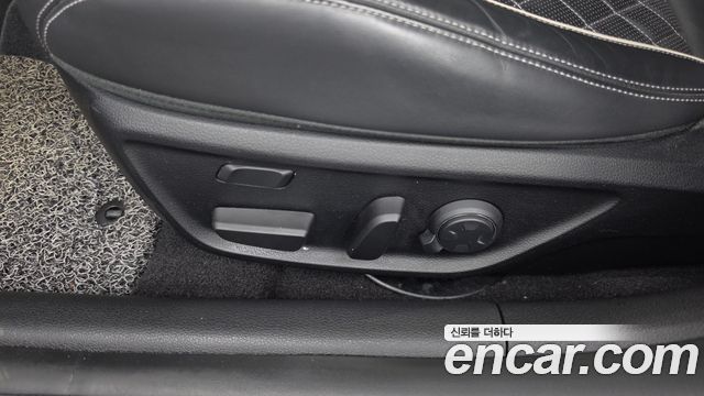Genesis G70 2020 — photo 31