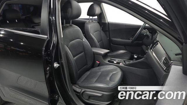 Kia Niro 2018 — photo 16