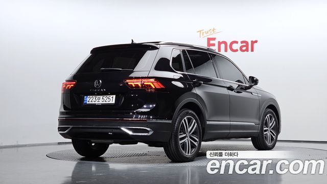 Volkswagen Tiguan 2023 — photo 2