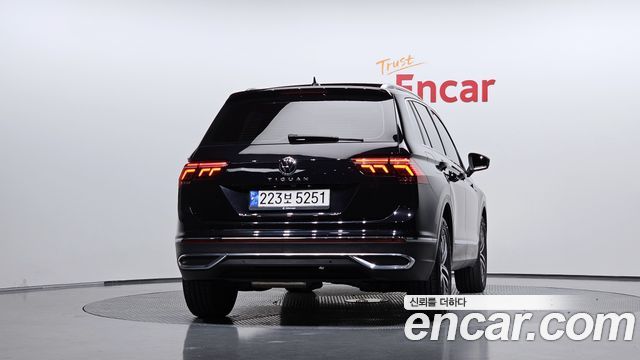Volkswagen Tiguan 2023 — photo 4
