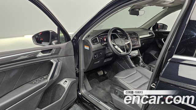 Volkswagen Tiguan 2023 — photo 13