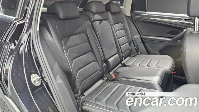 Volkswagen Tiguan 2023 — photo 17