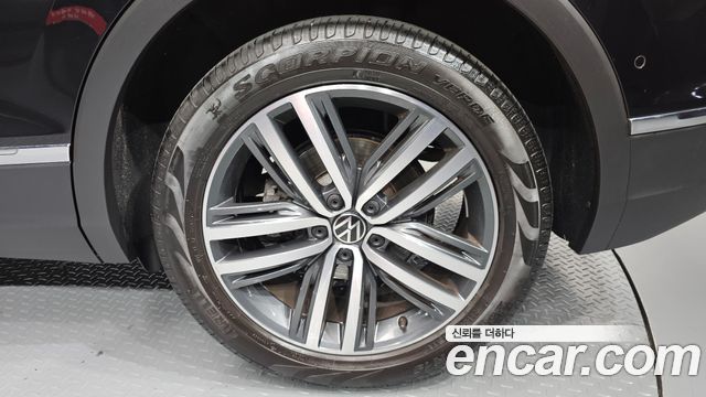 Volkswagen Tiguan 2023 — photo 7
