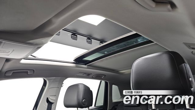 Volkswagen Tiguan 2023 — photo 35
