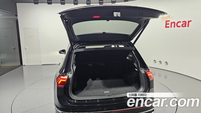 Volkswagen Tiguan 2023 — photo 37