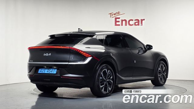 Kia EV6 2023 — photo 2