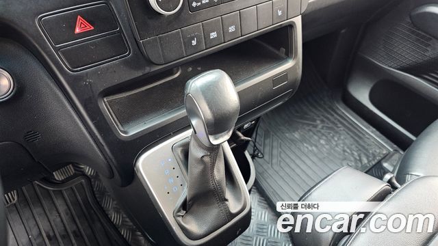 Hyundai Staria 2022 — photo 9
