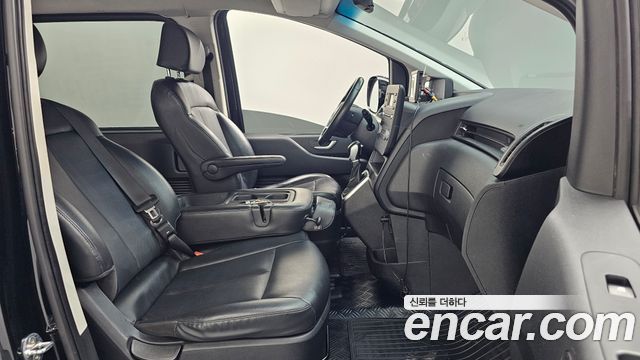 Hyundai Staria 2022 — photo 11