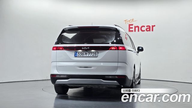 Kia Canival 2023 — photo 4
