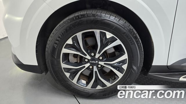 Kia Canival 2023 — photo 5