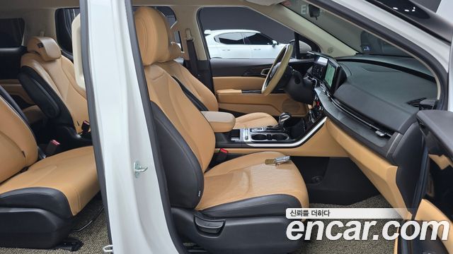 Kia Canival 2023 — photo 11