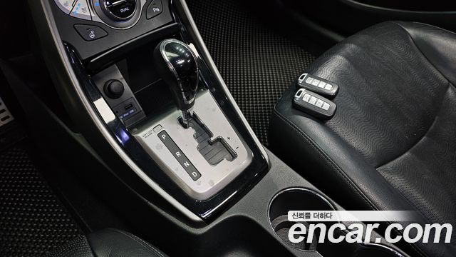 Hyundai AVANTE 2013 — photo 9