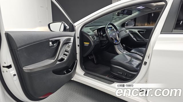 Hyundai AVANTE 2013 — photo 10