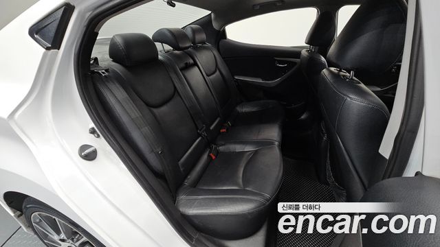 Hyundai AVANTE 2013 — photo 11