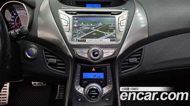 Hyundai AVANTE 2013 — photo 14