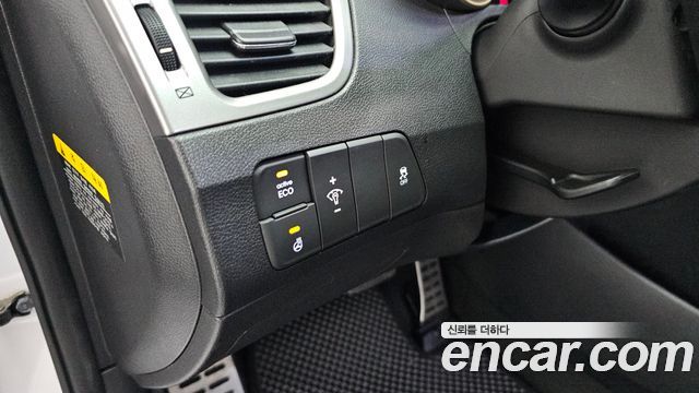 Hyundai AVANTE 2013 — photo 17