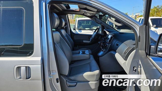 Hyundai Starex 2019 — photo 11