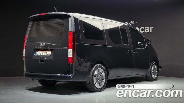 Hyundai Staria 2022 — photo 2