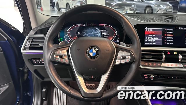 BMW 3-Series 2022 — photo 16