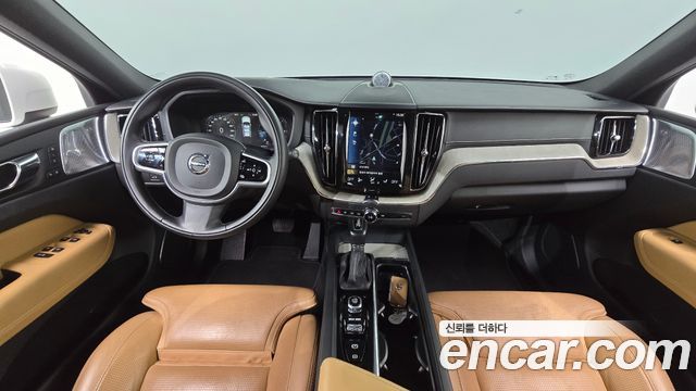 Volvo XC60 2018 — photo 10