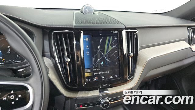 Volvo XC60 2018 — photo 19