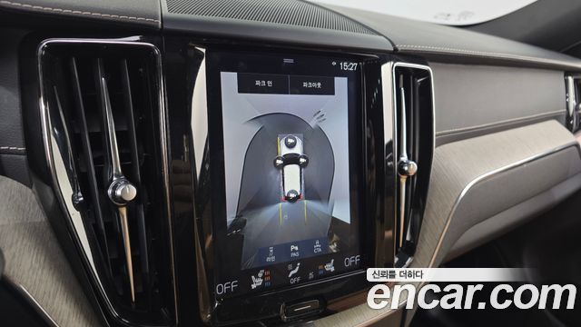 Volvo XC60 2018 — photo 21