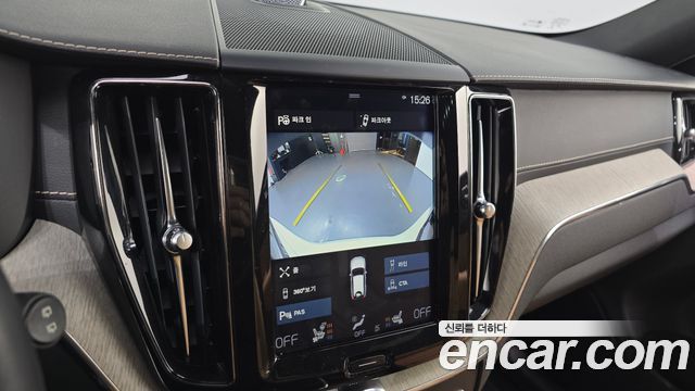 Volvo XC60 2018 — photo 22